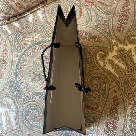 CHANEL - shopping bag 10w x 7 3/4 h x  approx 3 wide. - Picture 5 of 7